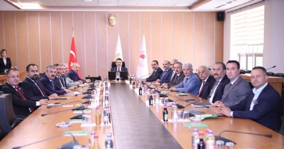 BAŞKAN ÖZAY İSTİKLAL YOLU MİLLİ PARK MÜDÜRLÜĞÜNÜN PEŞİNDE